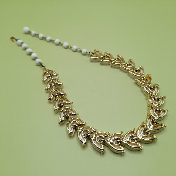 Vintage White Lucite Choker Necklace, Gold Tone, 1950s, 15 1/2 Inches - Picture 7 of 12